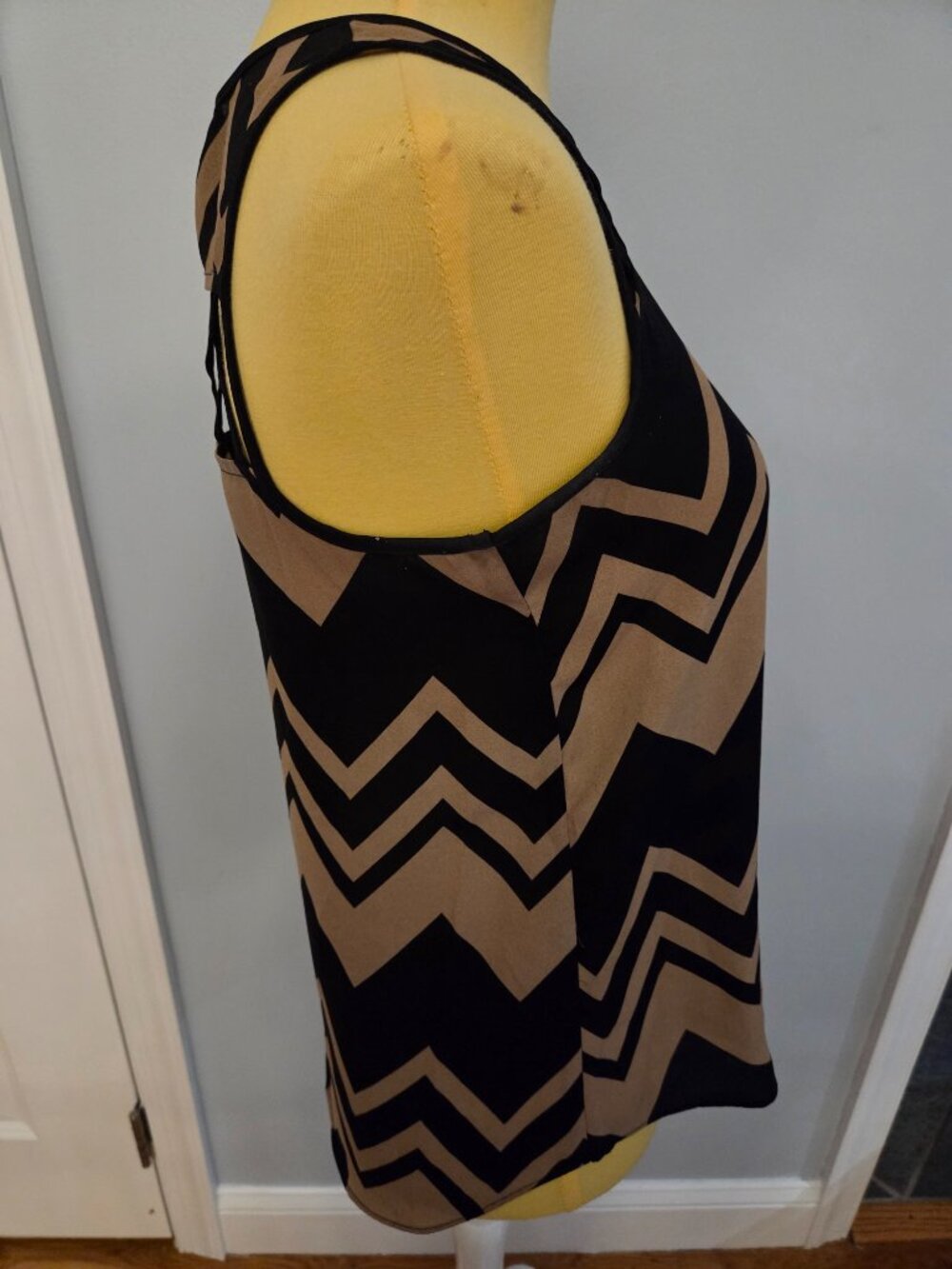 BCX Geometric Pattern Top - Picture 3 of 5